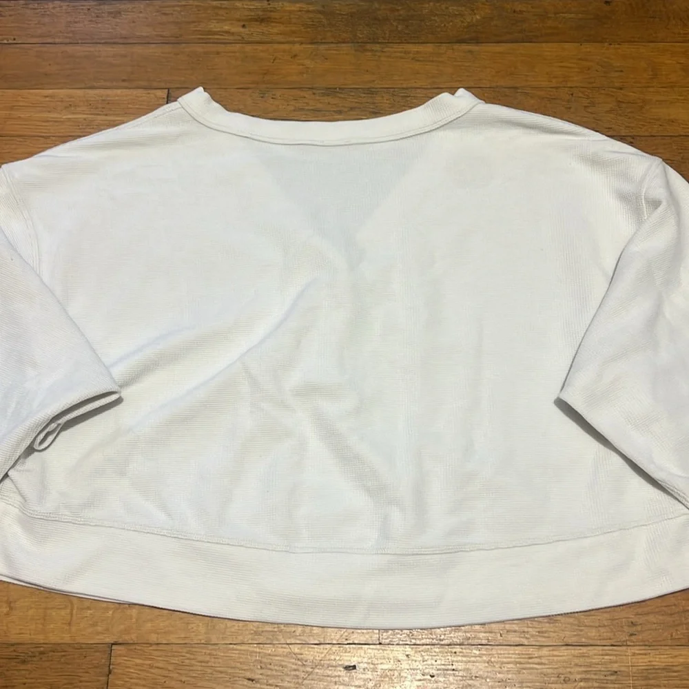 Alo Yoga AloLux SoHo Oversized Crop Henley Long Sleeve in Birch White, size M/L - Picture 13 of 15